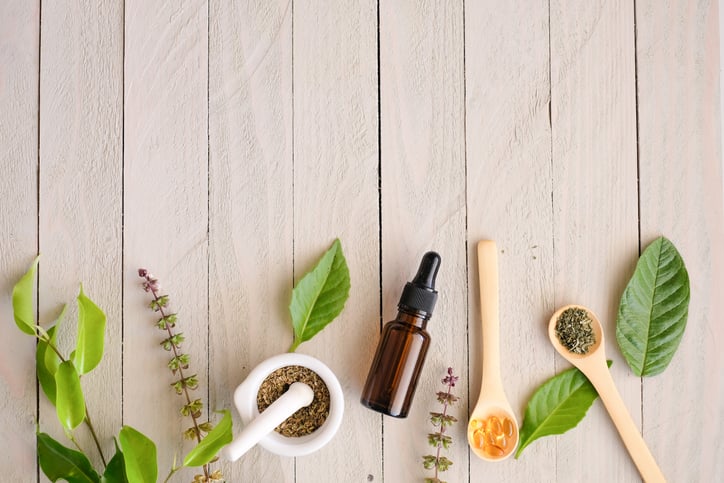 Exploring community reactions to popular alternative medicine conversations today